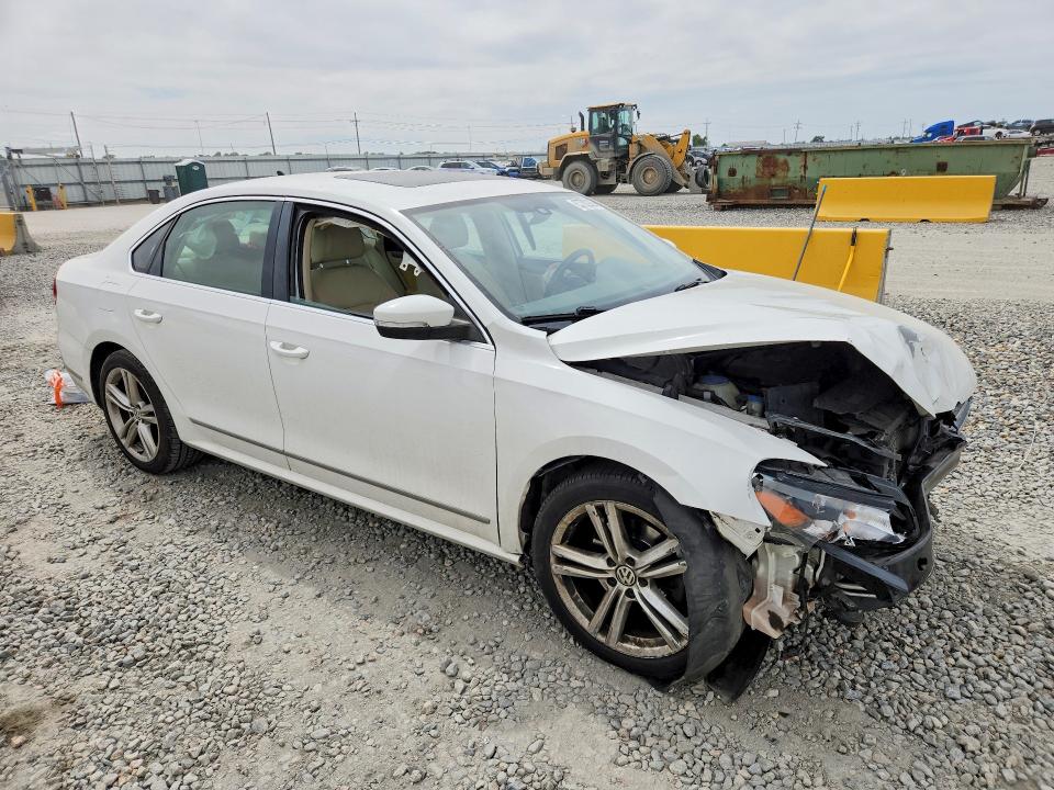 53782926 :رقم المزاد ، 1VWBT7A32FC010633 vin ، 2015 Volkswagen Passat مزاد بيع