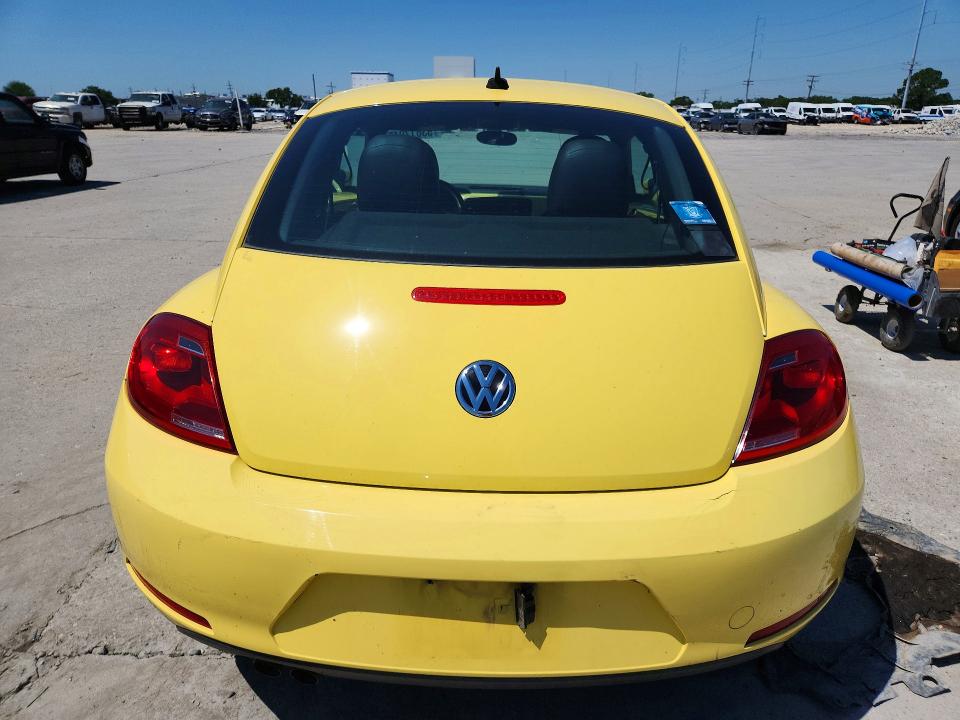 53617916 :رقم المزاد ، 3VWJX7AT2EM601042 vin ، 2014 Volkswagen Beetle مزاد بيع