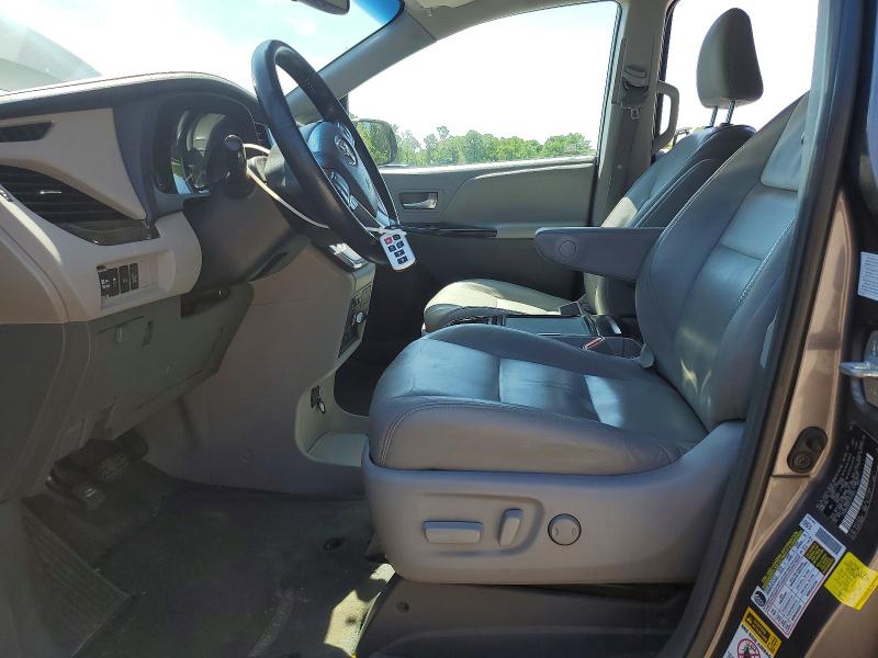 55016796 :رقم المزاد ، 5TDDK3DC8FS111872 vin ، 2015 Toyota Sienna مزاد بيع