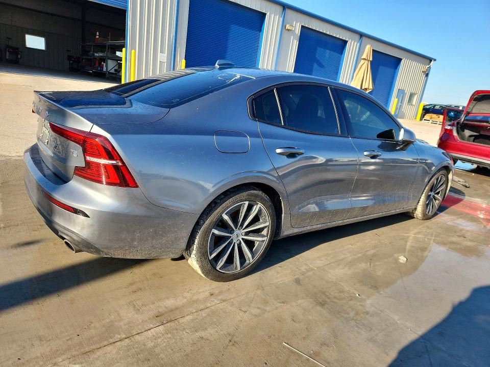 51910516 :رقم المزاد ، 7JR102FK4MG096576 vin ، 2021 Volvo S60 مزاد بيع