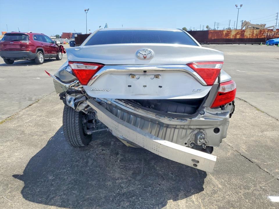 55277036 :رقم المزاد ، 4T1BF1FK2GU221569 vin ، 2016 Toyota Camry مزاد بيع