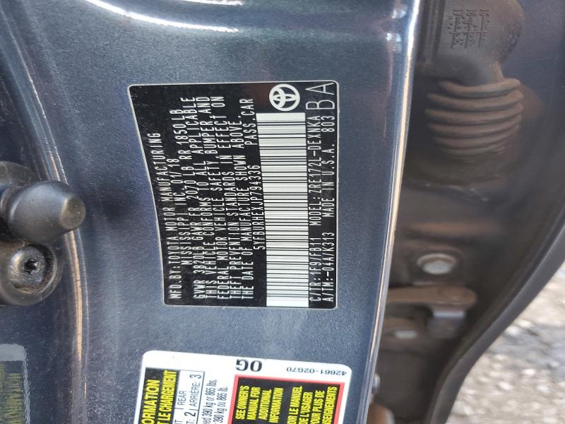 52857446 :رقم المزاد ، 5YFBURHEXJP794336 vin ، 2018 Toyota Corolla مزاد بيع