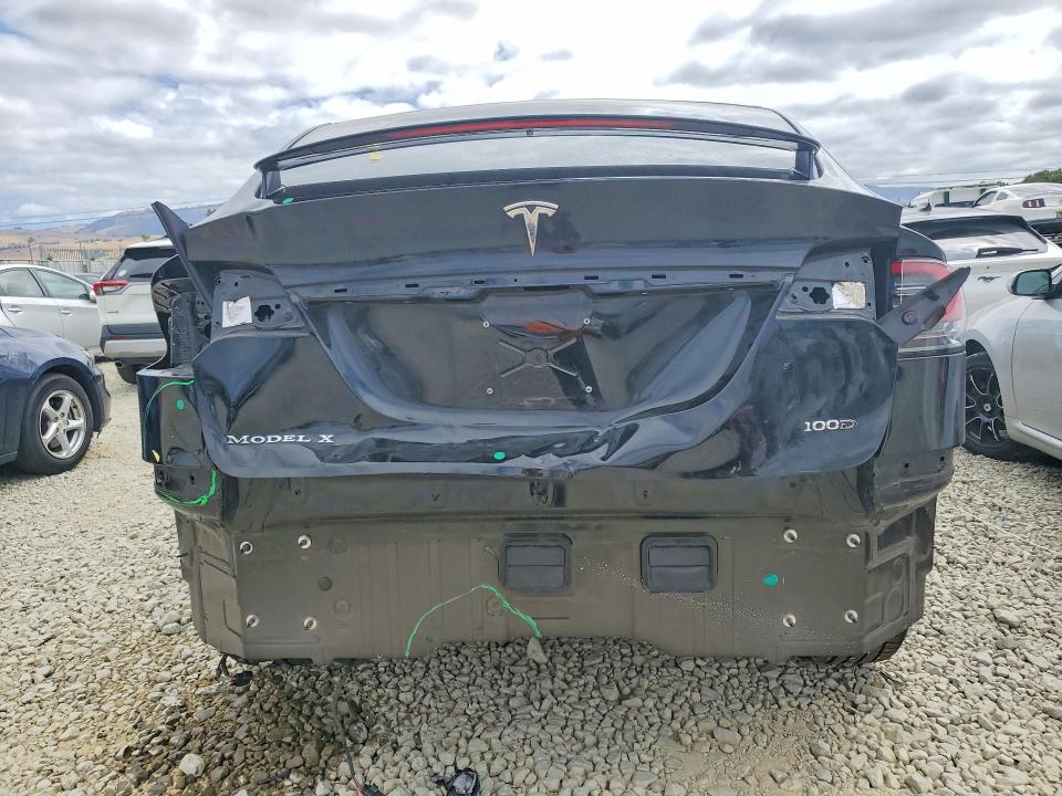 55186246 :رقم المزاد ، 5YJXCDE27JF138418 vin ، 2018 Tesla Model X مزاد بيع