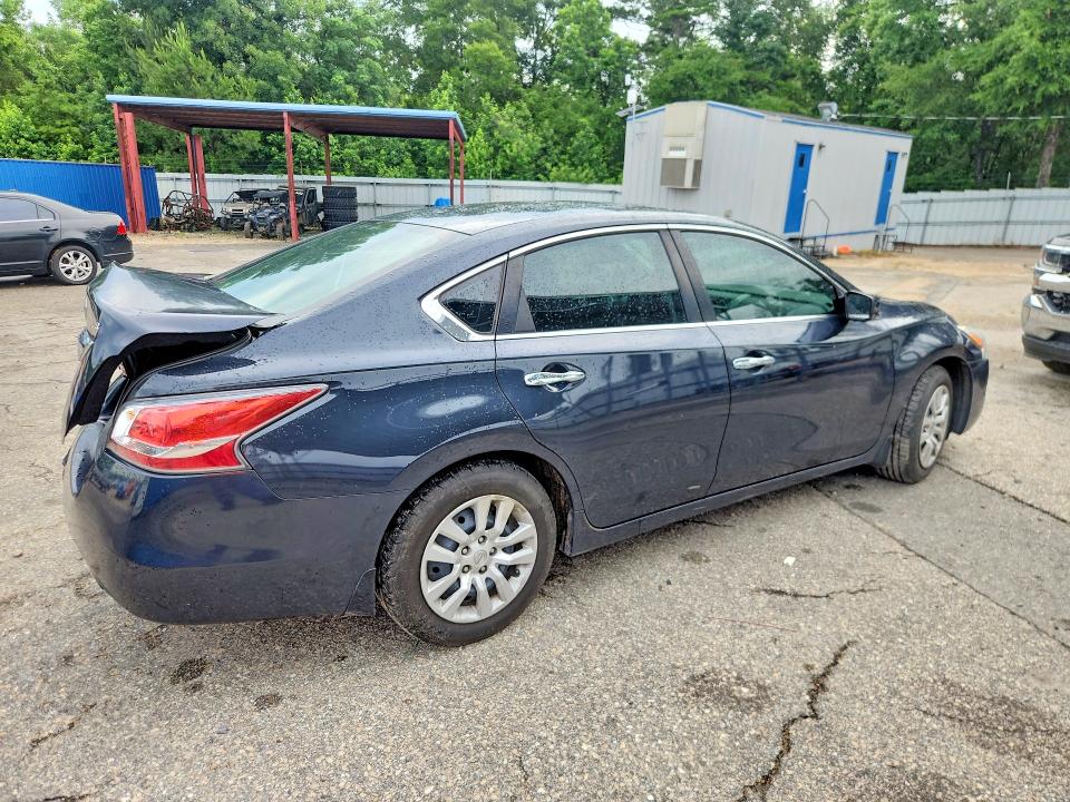 2015 Nissan Altima მანქანა იყიდება აუქციონზე, vin: 1N4AL3AP2FC106262, აუქციონის ნომერი: 54807376