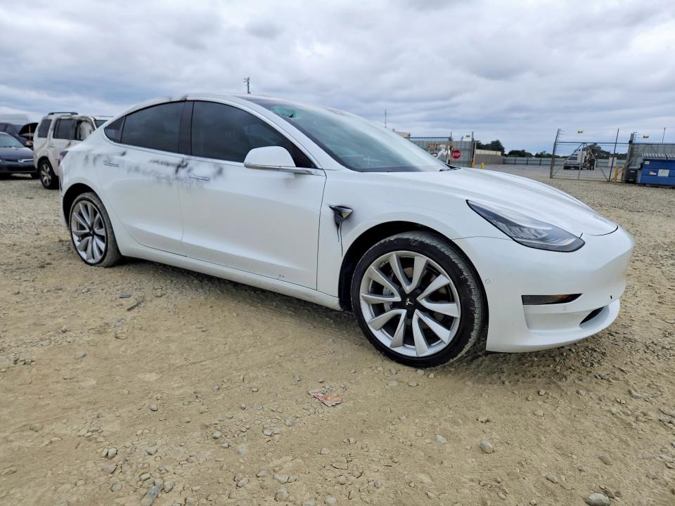 Продажа на аукционе авто 2020 Tesla Model 3, vin: 5YJ3E1EA4LF590957, номер лота: 52715336