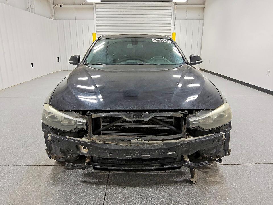 51572596 :رقم المزاد ، WBA3B1G51ENS77634 vin ، 2014 Bmw 320 مزاد بيع