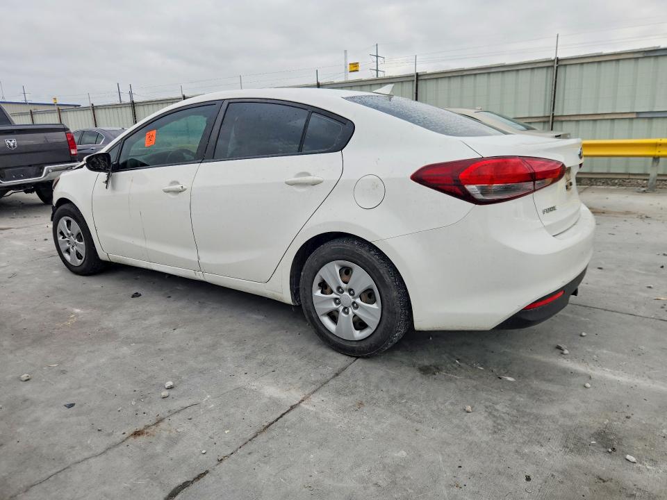 2017 Kia Forte მანქანა იყიდება აუქციონზე, vin: 3KPFK4A73HE065371, აუქციონის ნომერი: 54729066