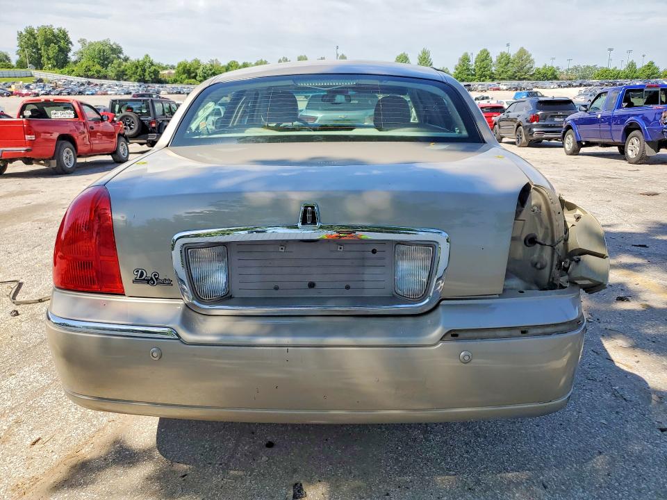 Auction sale of the 2005 Lincoln Town Car, vin: 1LNHM81W85Y668867, lot number: 55190686