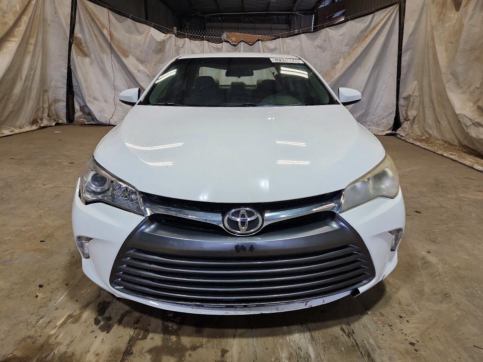 52376656 :رقم المزاد ، 4T1BF1FK0HU393102 vin ، 2017 Toyota Camry مزاد بيع