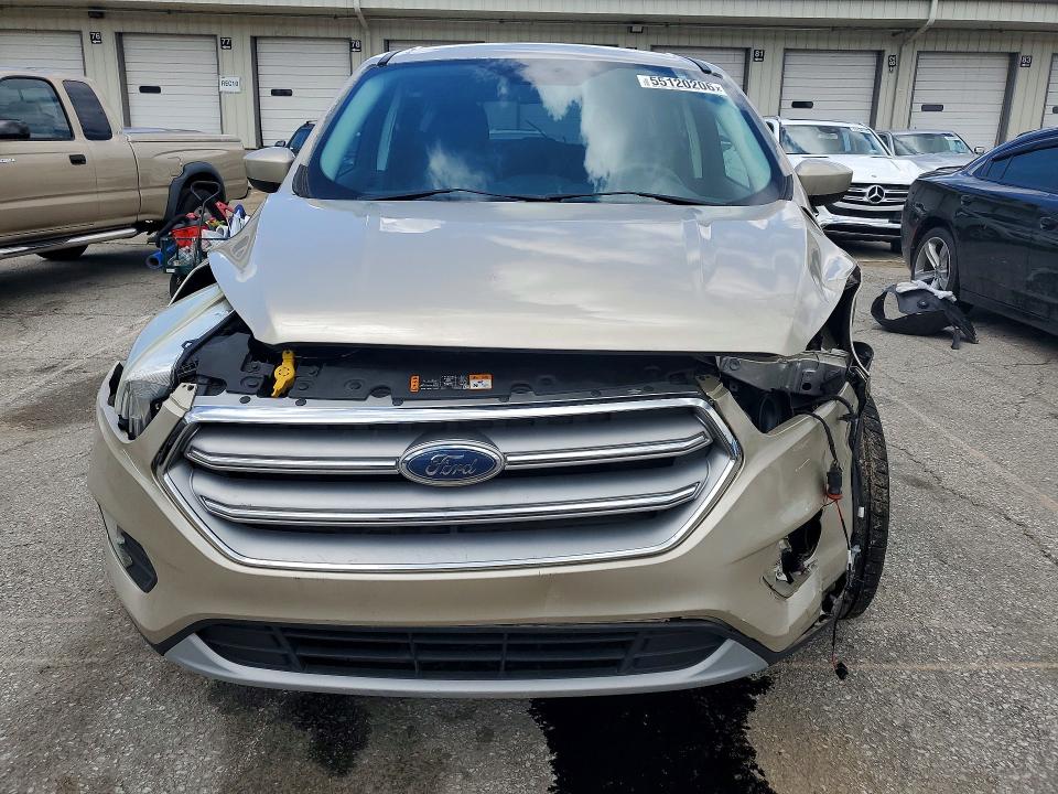 55120206 :رقم المزاد ، 1FMCU9GD2HUE45225 vin ، 2017 Ford Escape مزاد بيع