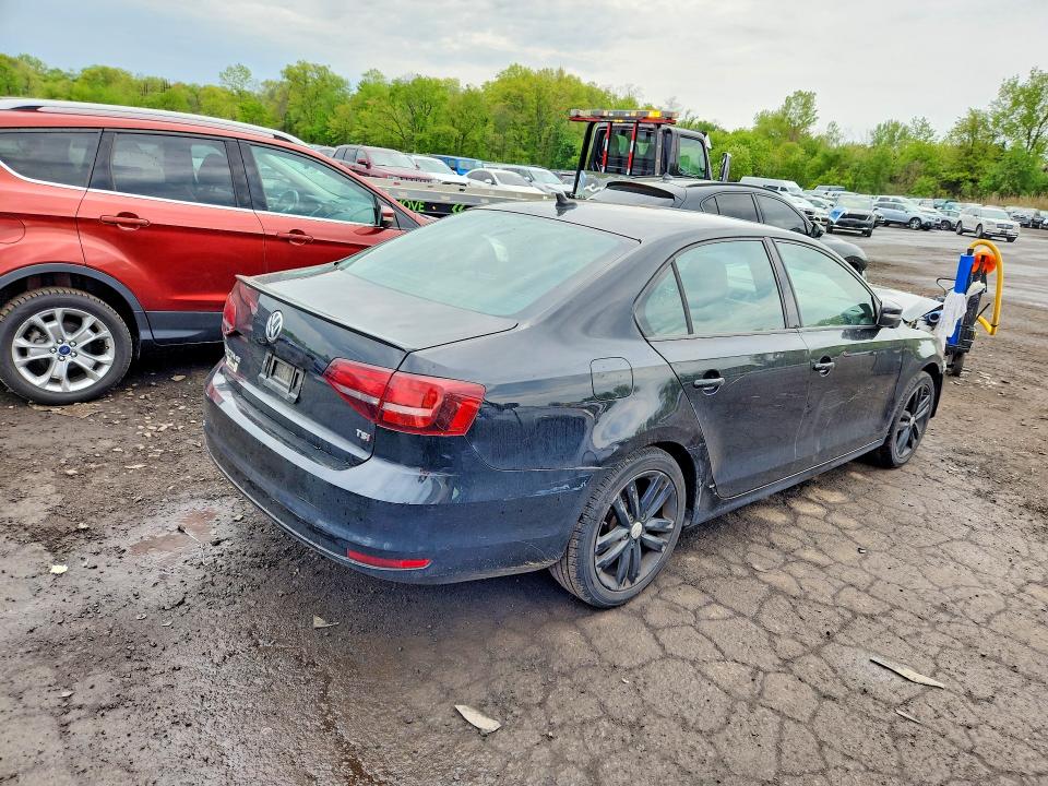 53508496 :رقم المزاد ، 3VWD17AJ9JM235779 vin ، 2018 Volkswagen Jetta مزاد بيع