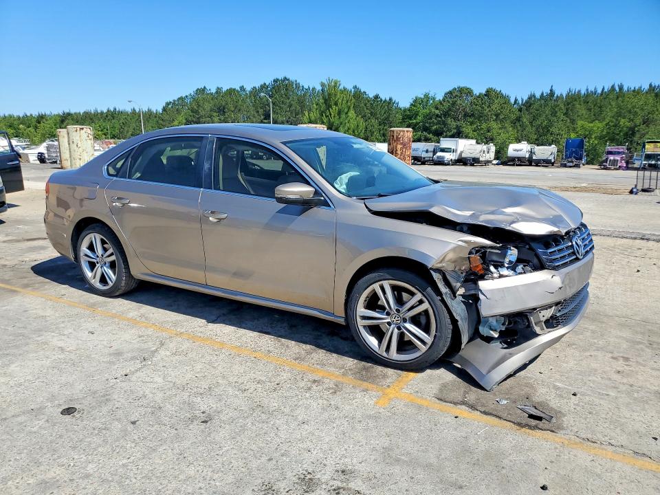 53752756 :رقم المزاد ، 1VWBV7A33FC038743 vin ، 2015 Volkswagen Passat مزاد بيع