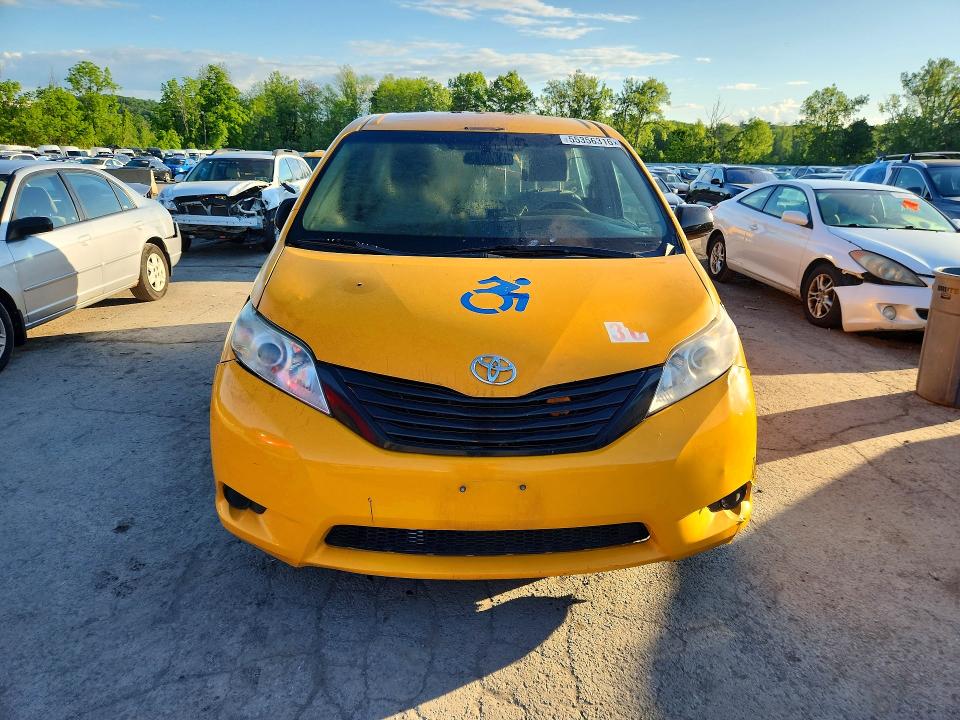 Продажа на аукционе авто 2017 Toyota Sienna, vin: 5TDZZ3DC1HS856239, номер лота: 55356316