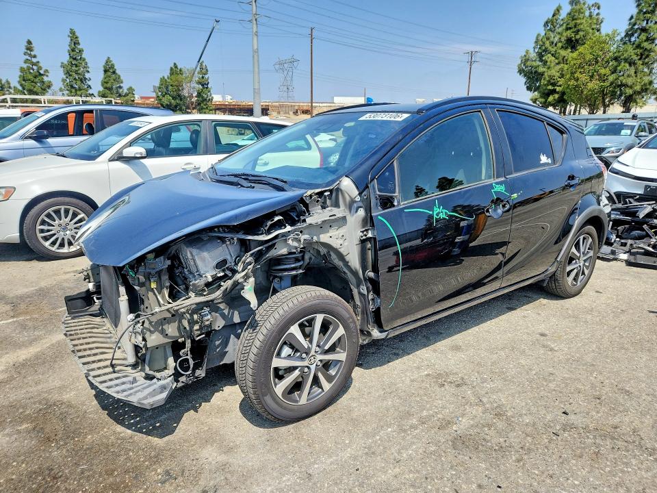53073106 :رقم المزاد ، JTDKDTB34J1611182 vin ، 2018 Toyota Prius C مزاد بيع