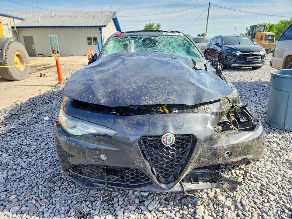 54922276 :رقم المزاد ، ZARFANBN8M7647830 vin ، 2021 Alfa Romeo Giulia مزاد بيع