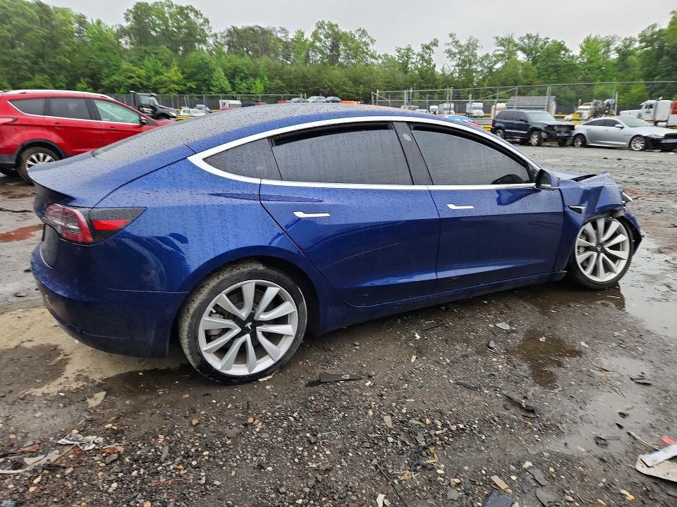 54577096 :رقم المزاد ، 5YJ3E1EA9JF110196 vin ، 2018 Tesla Model 3 مزاد بيع