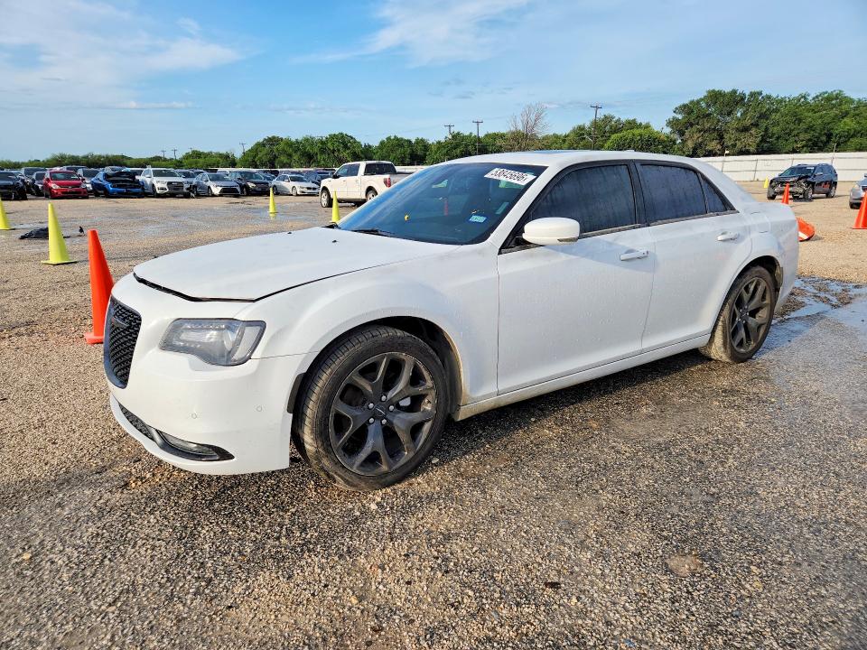 Auction sale of the 2022 Chrysler 300, vin: 2C3CCABG3NH130883, lot number: 53845696