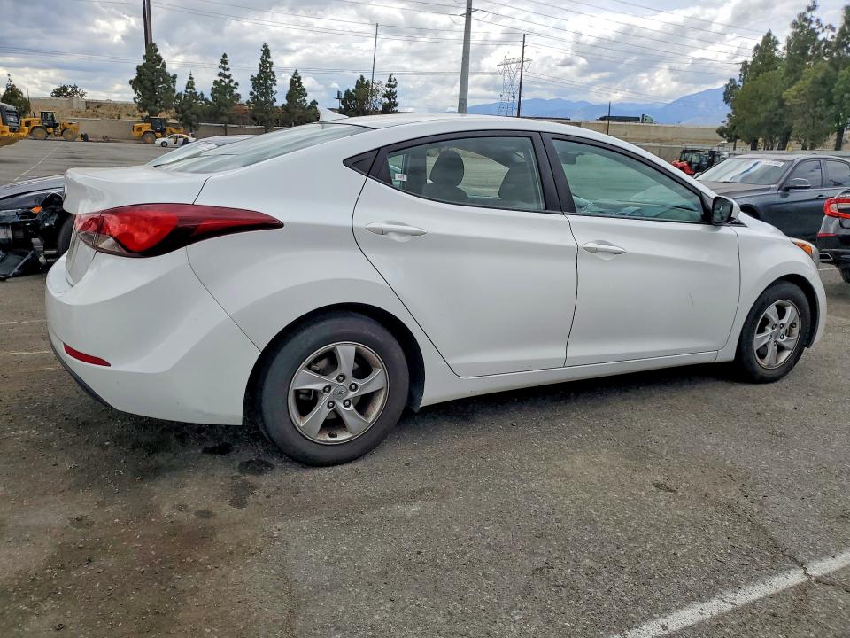 2015 Hyundai Elantra მანქანა იყიდება აუქციონზე, vin: 5NPDH4AE2FH561520, აუქციონის ნომერი: 52192196