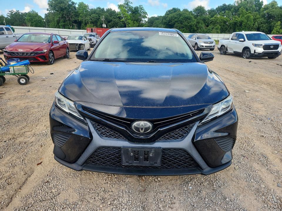 2019 Toyota Camry მანქანა იყიდება აუქციონზე, vin: 4T1B11HK5KU698033, აუქციონის ნომერი: 54093776