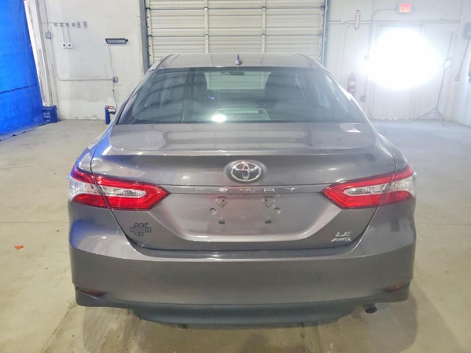 53237236 :رقم المزاد ، 4T1C11BK4LU017438 vin ، 2020 Toyota Camry مزاد بيع