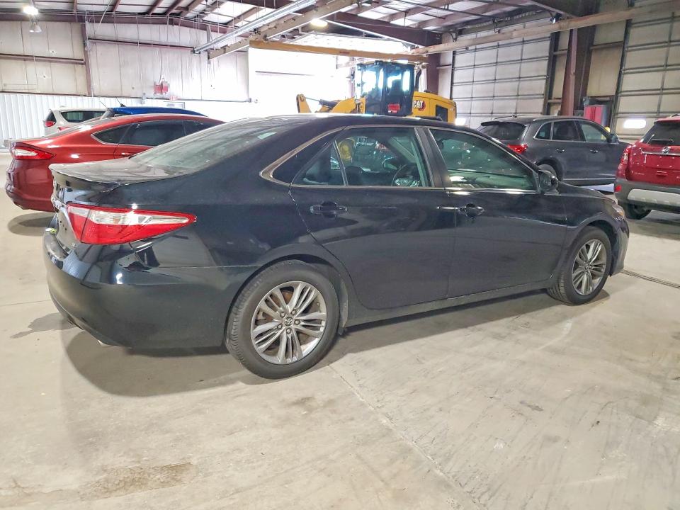 52240076 :رقم المزاد ، 4T1BF1FK2FU957457 vin ، 2015 Toyota Camry مزاد بيع