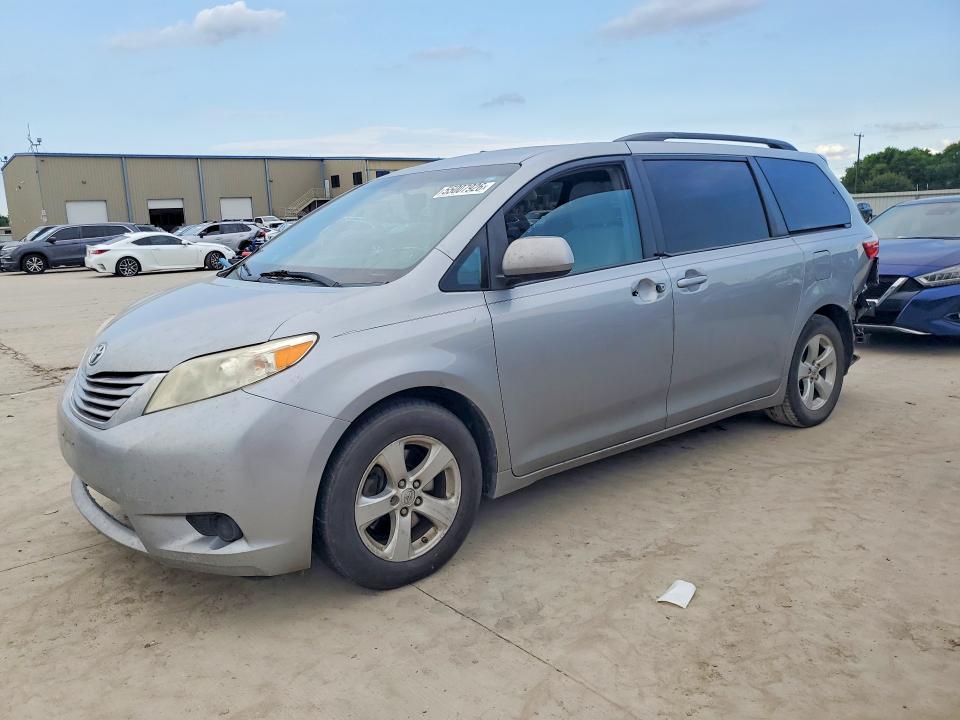 2015 Toyota Sienna მანქანა იყიდება აუქციონზე, vin: 5TDKK3DC8FS588955, აუქციონის ნომერი: 55007926