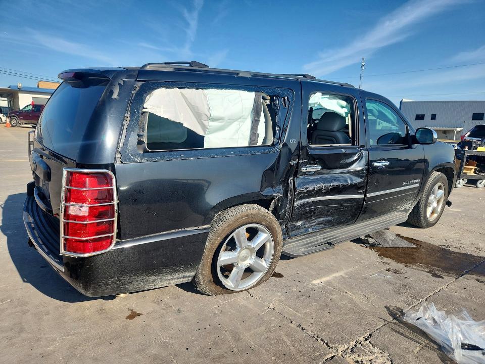 53513626 :رقم المزاد ، 1GNSCKE06BR390872 vin ، 2011 Chevrolet Suburban مزاد بيع