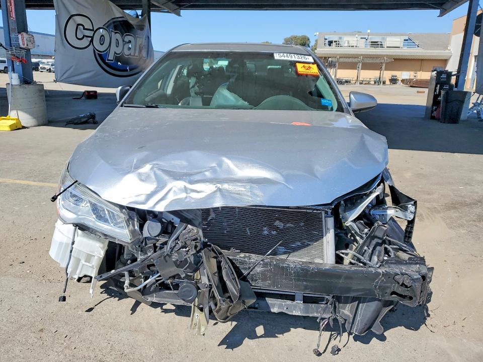 54491326 :رقم المزاد ، 4T1BK1FK1FU559068 vin ، 2015 Toyota Camry مزاد بيع