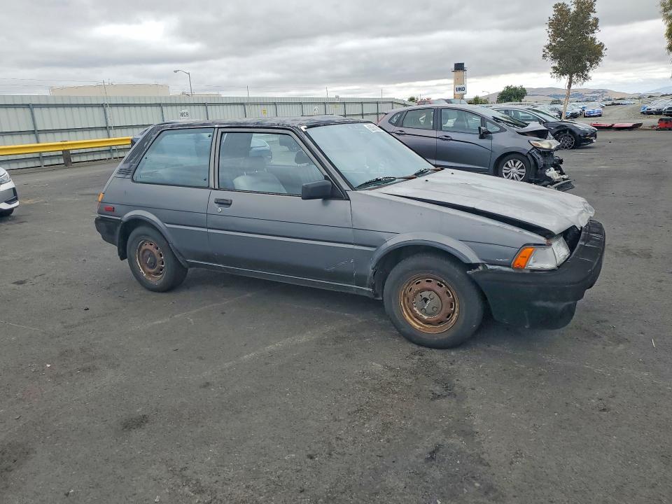 55351986 :رقم المزاد ، 1NXAE82G4JZ527804 vin ، 1988 Toyota Corolla مزاد بيع