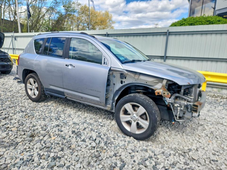 53168806 :رقم المزاد ، 1C4NJDBB2GD571694 vin ، 2016 Jeep Compass مزاد بيع