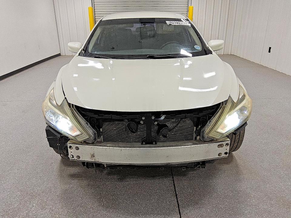Продажа на аукционе авто 2018 Nissan Altima, vin: 1N4AL3AP4JC220711, номер лота: 52927496