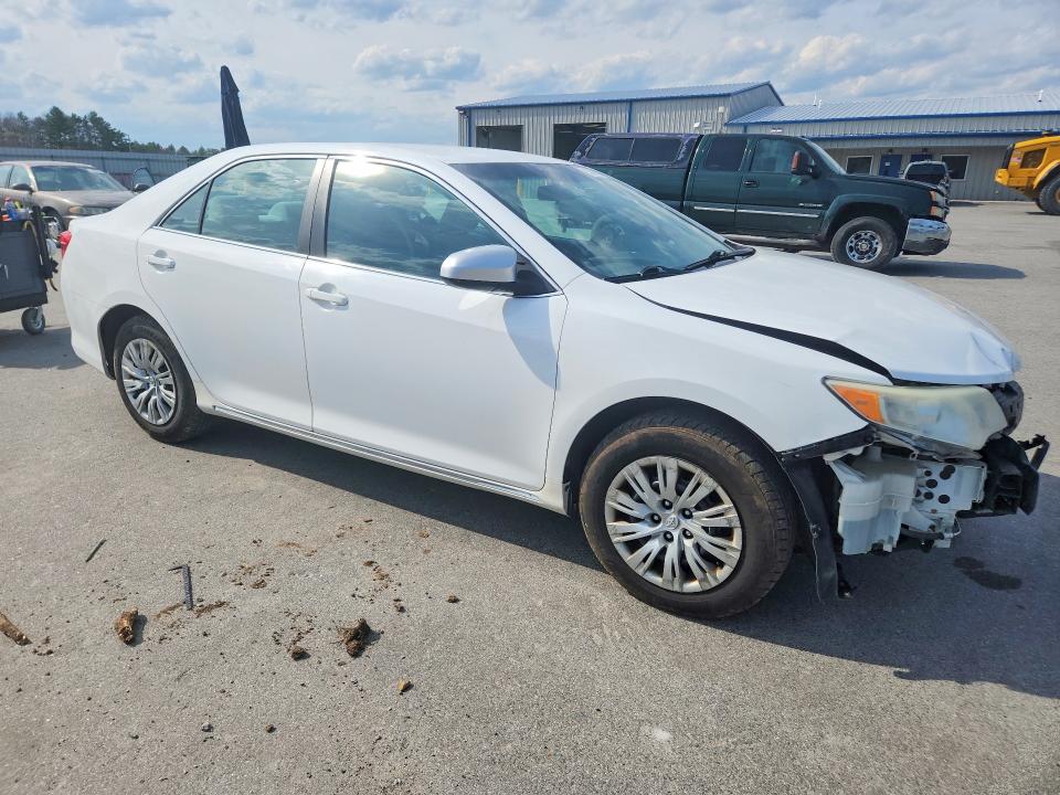 52404026 :رقم المزاد ، 4T1BF1FK4EU421060 vin ، 2014 Toyota Camry مزاد بيع