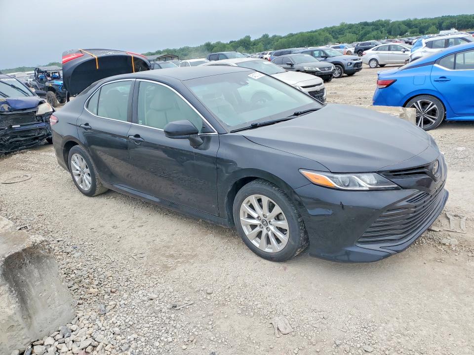 54037336 :رقم المزاد ، 4T1B11HK4JU007010 vin ، 2018 Toyota Camry مزاد بيع