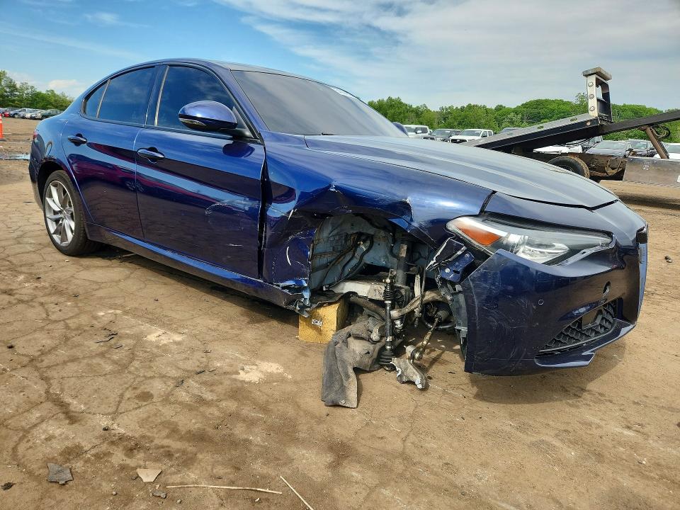 54864616 :رقم المزاد ، ZARFAEDN6H7556817 vin ، 2017 Alfa Romeo Giulia مزاد بيع