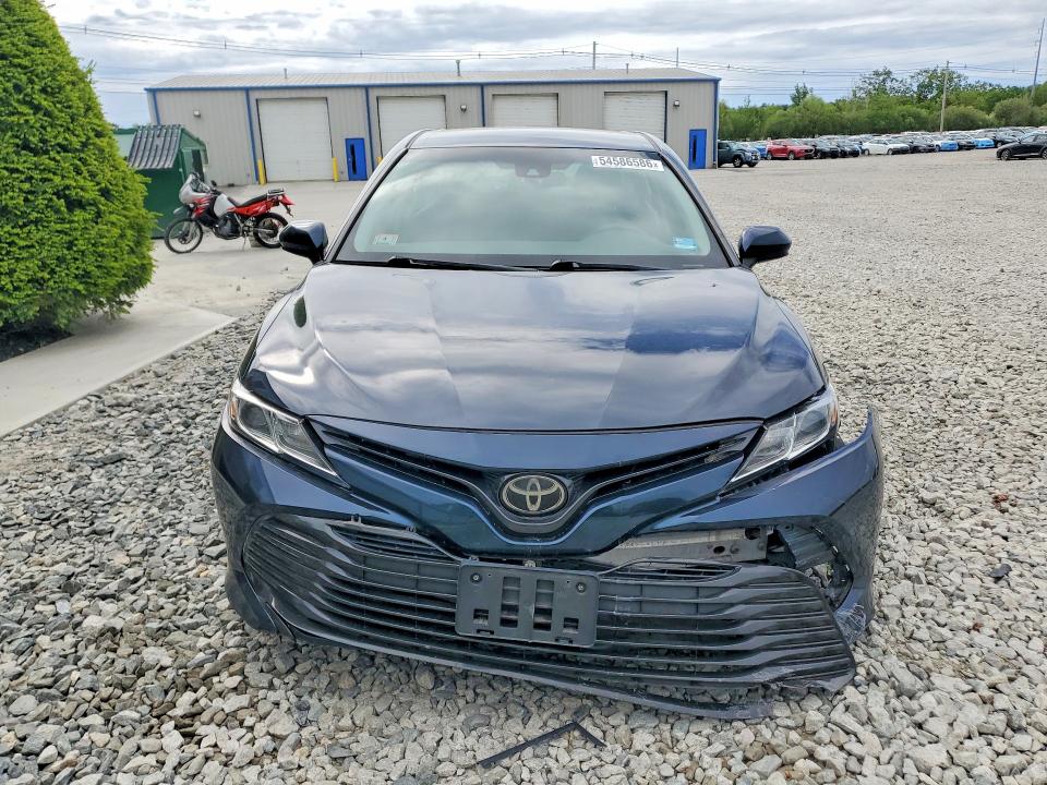 2018 Toyota Camry მანქანა იყიდება აუქციონზე, vin: 4T1B11HK2JU584733, აუქციონის ნომერი: 54586586