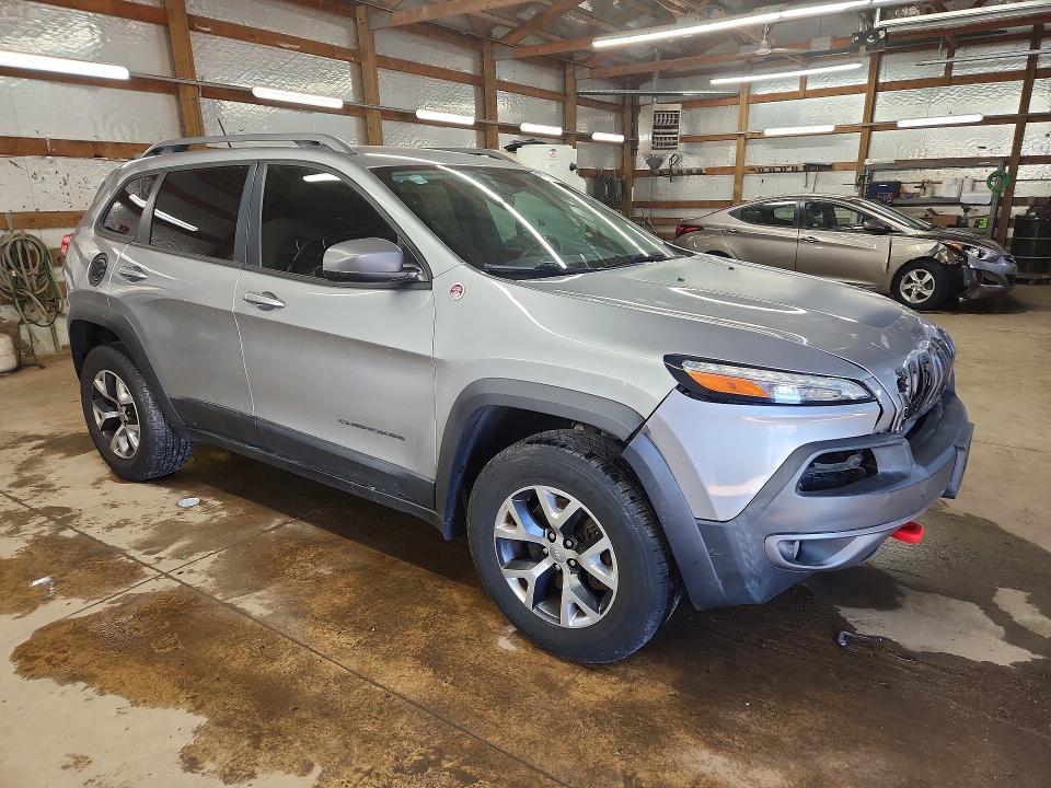 52743886 :رقم المزاد ، 1C4PJMBB7FW636714 vin ، 2015 Jeep Cherokee مزاد بيع