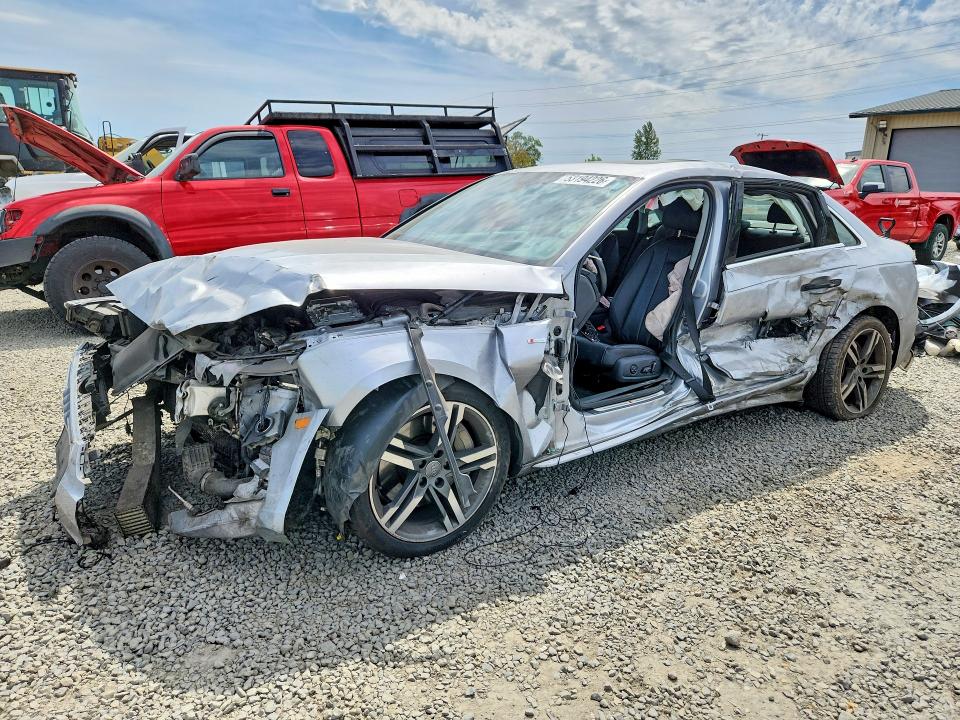 53194226 :رقم المزاد ، WAUFNAF4XJA121008 vin ، 2018 Audi A4 مزاد بيع