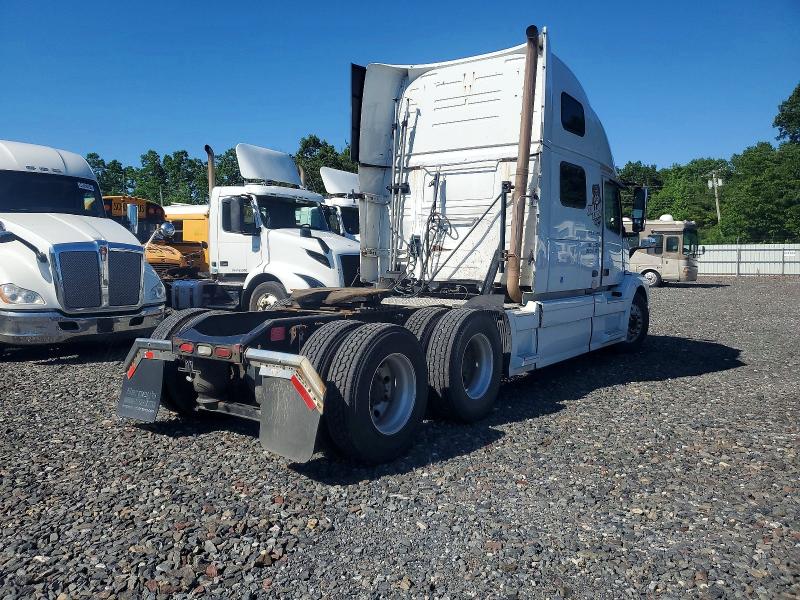2015 Volvo Vn Vnl მანქანა იყიდება აუქციონზე, vin: 4V4NC9EH8FN919826, აუქციონის ნომერი: 55596096