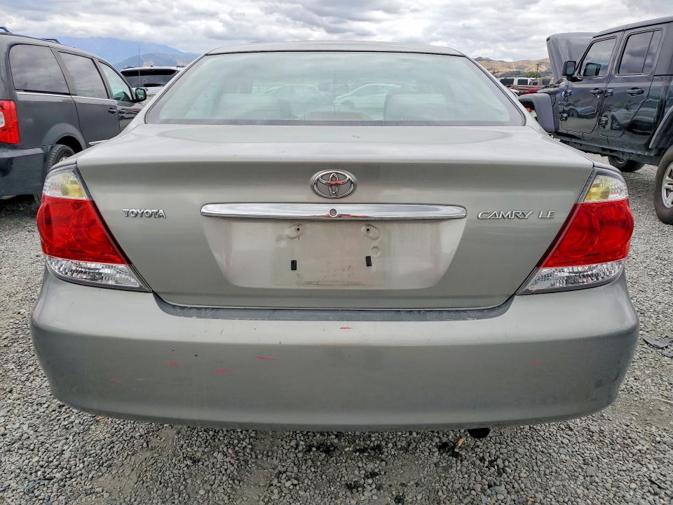 51893186 :رقم المزاد ، 4T1BE30K55U509042 vin ، 2005 Toyota Camry مزاد بيع