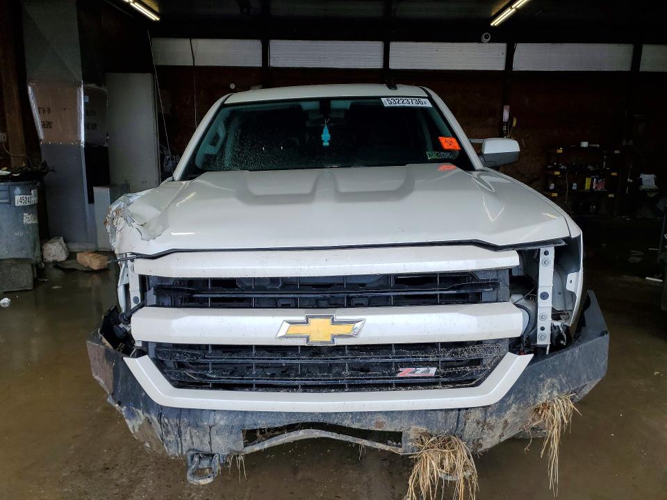 Продаж на аукціоні авто 2018 Chevrolet Silverado, vin: 3GCUKREC4JG372585, номер лоту: 53223736