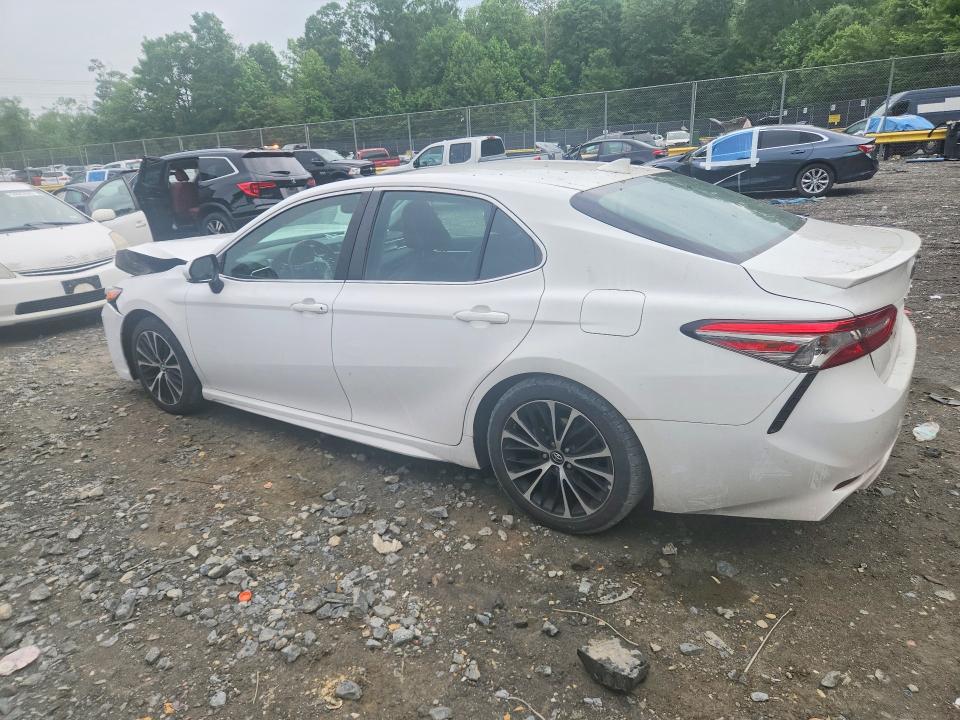 53186386 :رقم المزاد ، 4T1B11HK6JU645064 vin ، 2018 Toyota Camry مزاد بيع