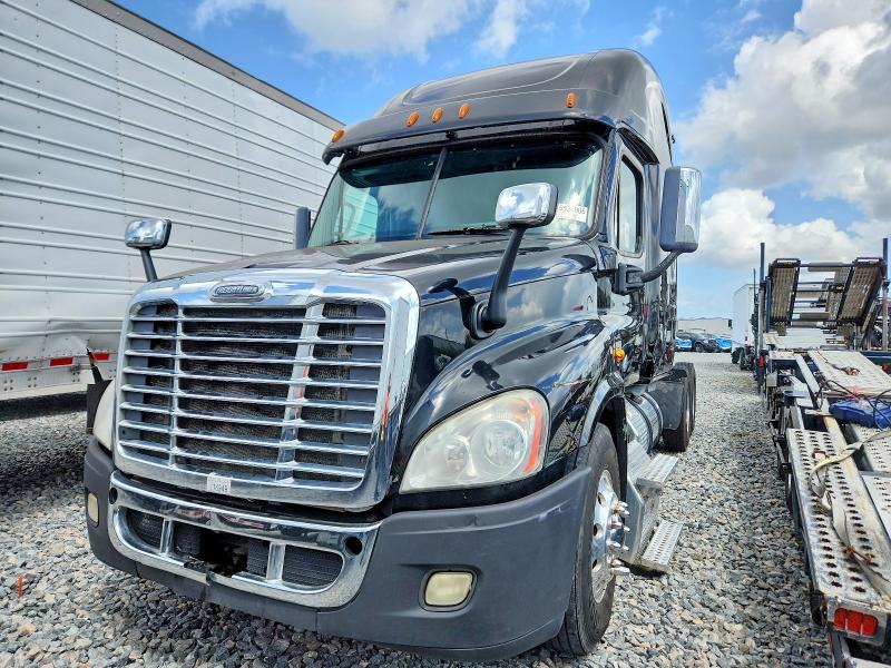54519506 :رقم المزاد ، 1FUJGLD61FLGD0091 vin ، 2015 Freightliner Cascadia مزاد بيع