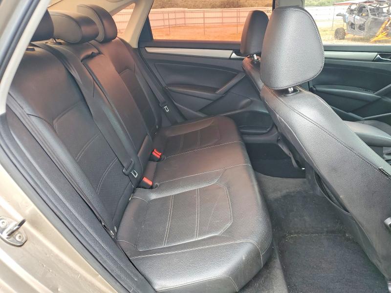 52548976 :رقم المزاد ، 1VWAT7A30FC007354 vin ، 2015 Volkswagen Passat مزاد بيع