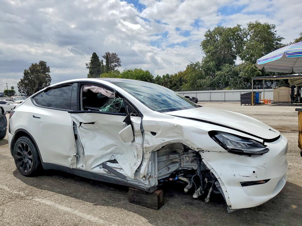 55401266 :رقم المزاد ، 7SAYGDEE2NF318918 vin ، 2022 Tesla Model Y مزاد بيع