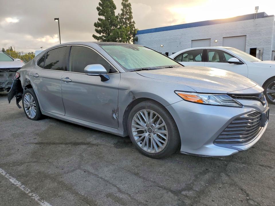 55051656 :رقم المزاد ، 4T1B11HK2KU162303 vin ، 2019 Toyota Camry مزاد بيع
