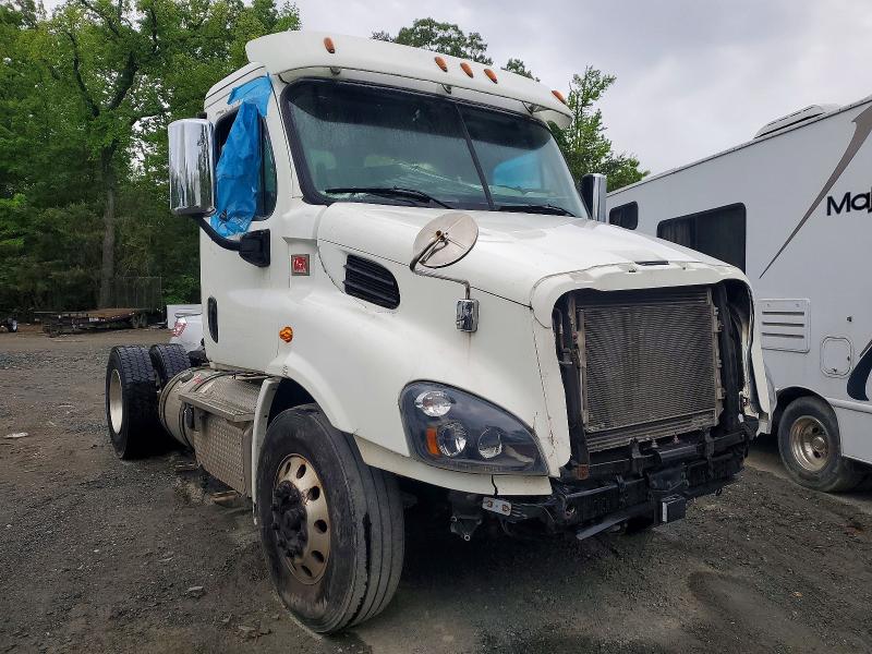 48526046 :رقم المزاد ، 3AKBGADV1JDJU2441 vin ، 2018 Freigliner Cascadia 113 مزاد بيع