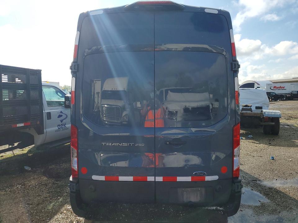 50740086 :رقم المزاد ، 1FTBR3X83LKB33355 vin ، 2020 Ford Transit مزاد بيع