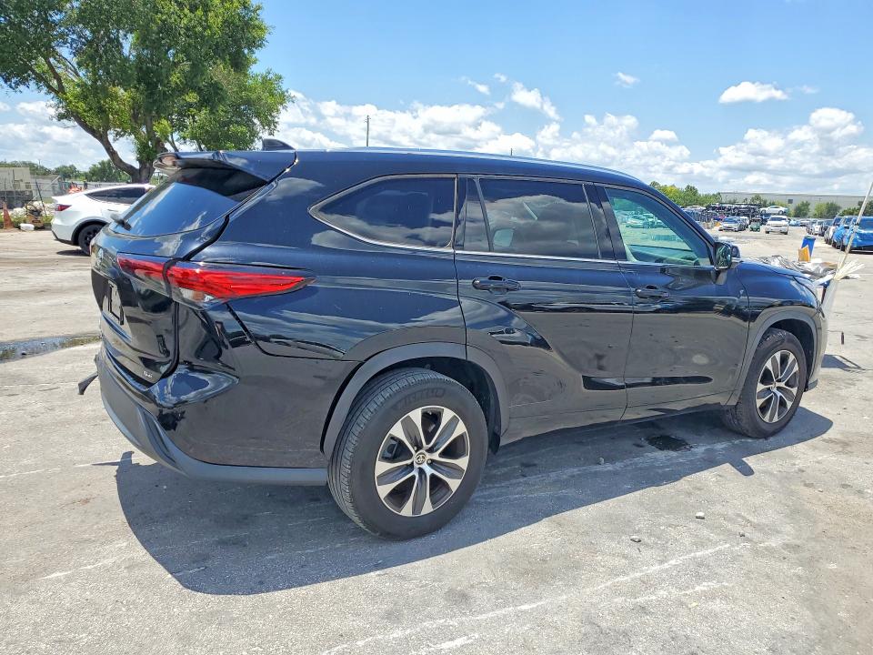 53734036 :رقم المزاد ، 5TDGZRAH8MS086366 vin ، 2021 Toyota Highlander مزاد بيع