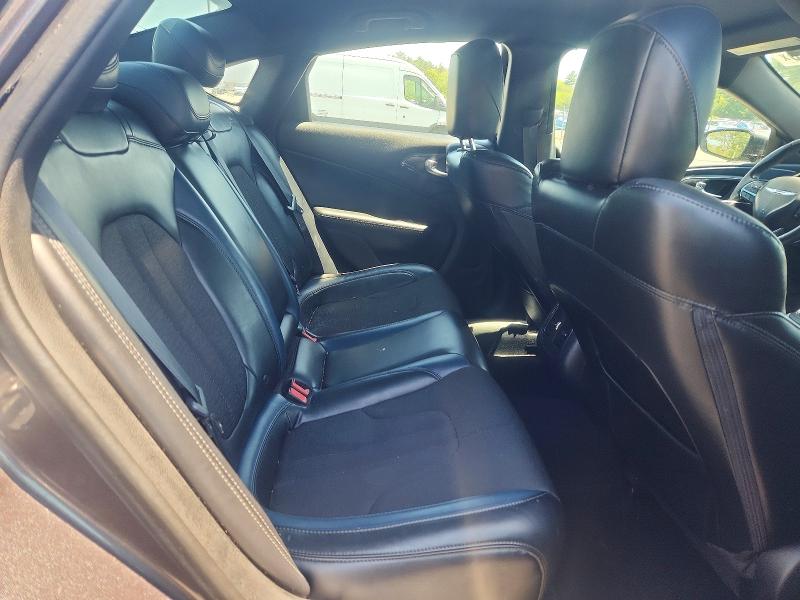 54121706 :رقم المزاد ، 1C3CCCDG1FN624158 vin ، 2015 Chrysler 200 مزاد بيع