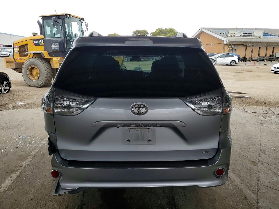 52942606 :رقم المزاد ، 5TDXZ3DCXHS877632 vin ، 2017 Toyota Sienna مزاد بيع